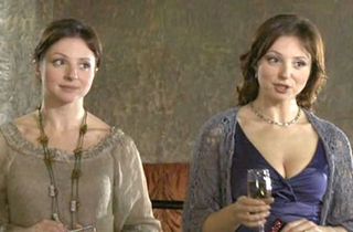В новом мини-сериале героиня актрисы Анны Банщиковой подменяет свою сестру-близнеца.